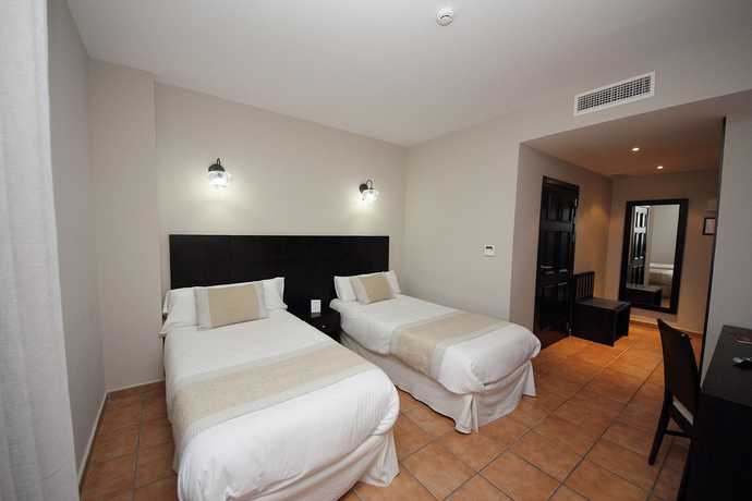 Imagen de la habitación del Hotel Château Viñasoro. Foto 11