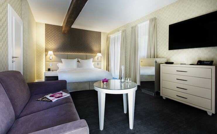 Imagen de la habitación del Hotel Château de Bonmont. Foto 13