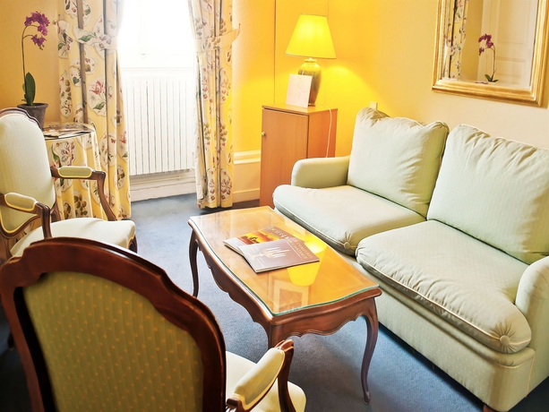 Imagen de los interiores del Hotel Ch&acirc;teau de Divonne. Foto 8