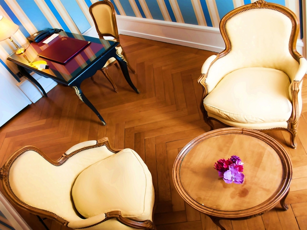 Imagen de los interiores del Hotel Ch&acirc;teau de Divonne. Foto 9