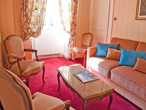 Imagen de los interiores del Hotel Ch&acirc;teau de Divonne. Foto 13