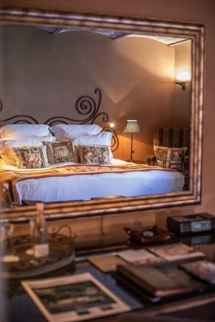 Imagen general del Hotel Ch&acirc;teau de Mercu&egrave;s. Foto 3