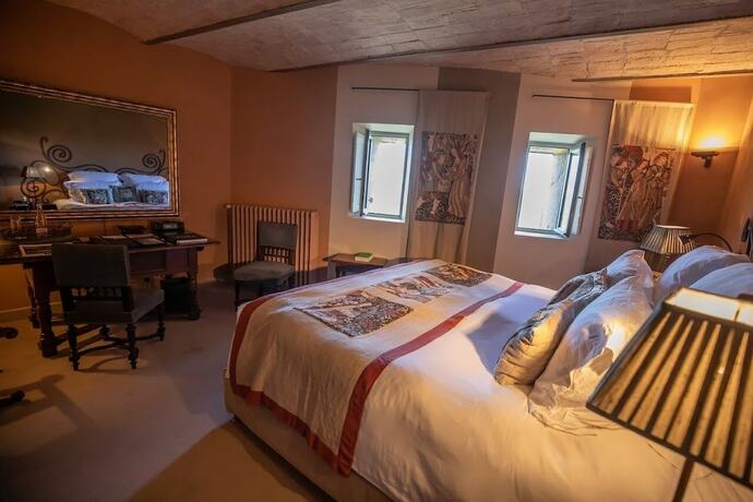 Imagen de la habitación del Hotel Ch&acirc;teau de Mercu&egrave;s. Foto 17