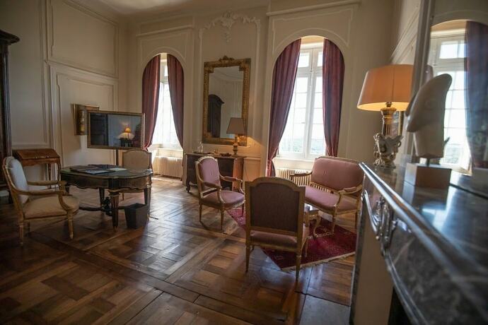 Imagen de la habitación del Hotel Ch&acirc;teau de Mercu&egrave;s. Foto 18