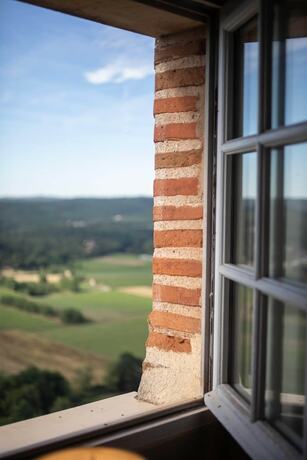 Imagen general del Hotel Ch&acirc;teau de Mercu&egrave;s. Foto 8