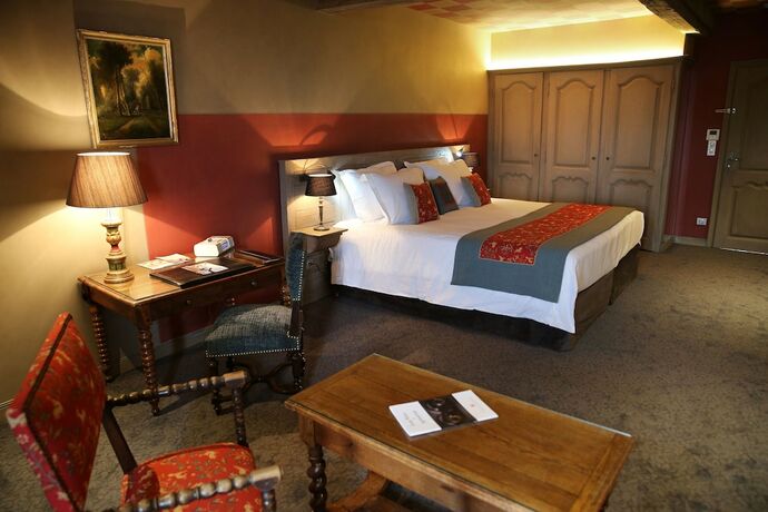 Imagen de la habitación del Hotel Ch&acirc;teau de Mercu&egrave;s. Foto 19