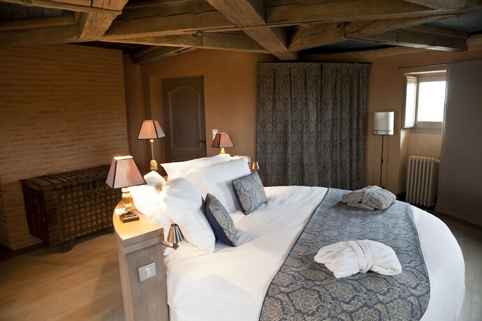 Imagen general del Hotel Ch&acirc;teau de Mercu&egrave;s. Foto 9