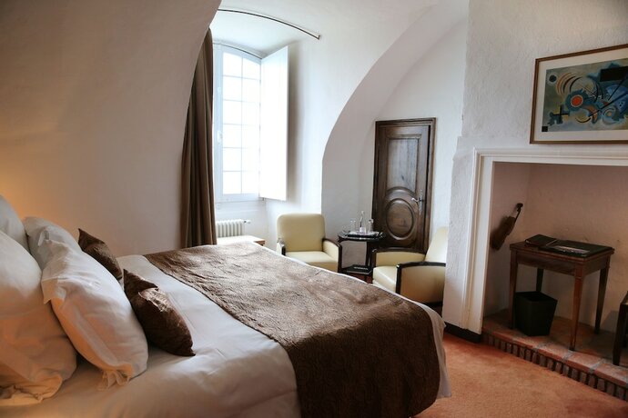 Imagen general del Hotel Ch&acirc;teau de Mercu&egrave;s. Foto 10