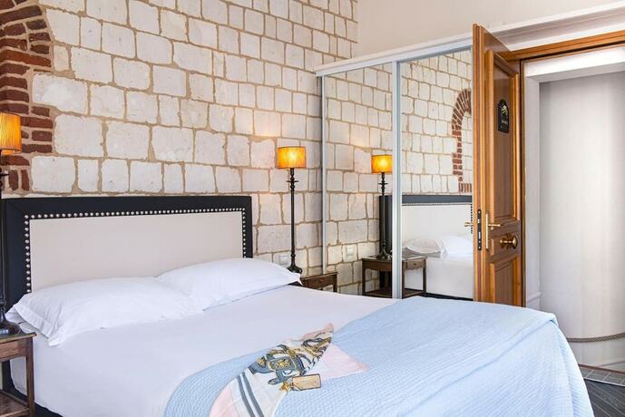 Imagen de la habitación del Hotel Ch&acirc;teau de Montreuil. Foto 18