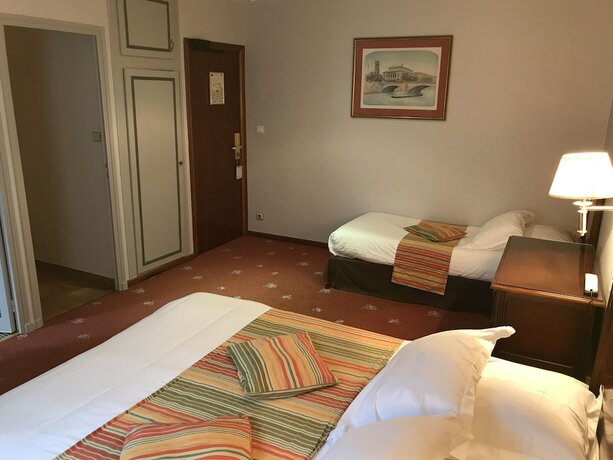 Imagen de la habitación del Hotel Château de Sancy. Foto 13