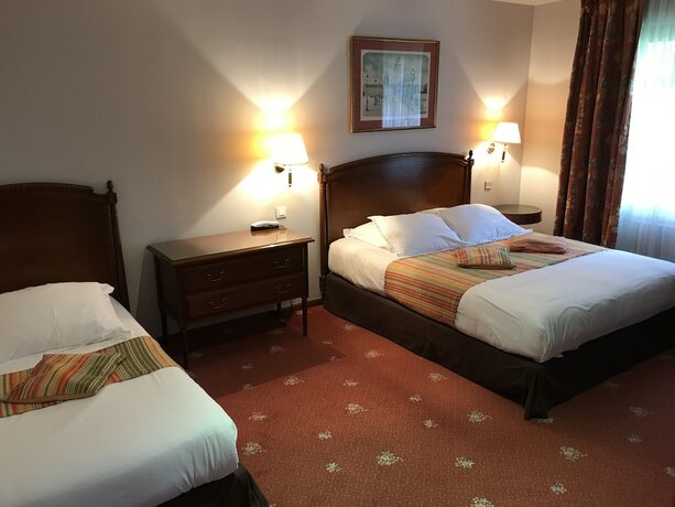 Imagen de la habitación del Hotel Château de Sancy. Foto 14