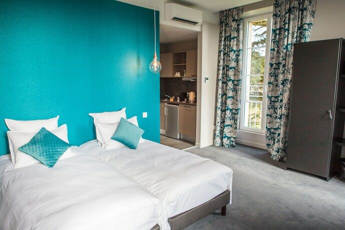 Imagen general del Hotel Ch&acirc;teau de Tauzi&egrave;s, The Originals Relais. Foto 7