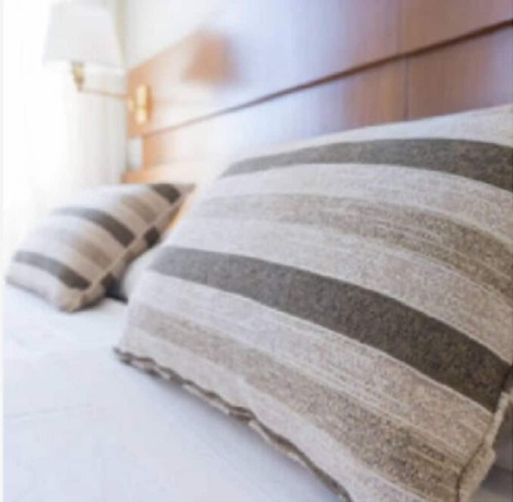 Imagen de la habitación del Hotel Ch&acirc;teau de Tauzi&egrave;s, The Originals Relais. Foto 15