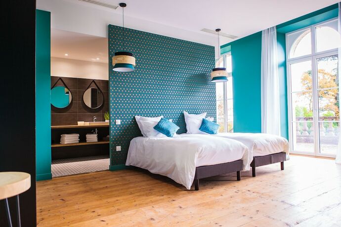 Imagen de la habitación del Hotel Ch&acirc;teau de Tauzi&egrave;s, The Originals Relais. Foto 19