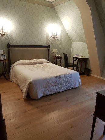 Imagen de la habitación del Hotel Ch&acirc;teau de la Tremblaye. Foto 19