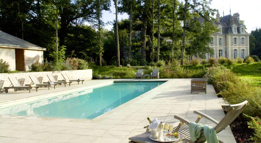 Imagen de la piscina del Hotel Ch&acirc;teau du Breuil. Foto 11