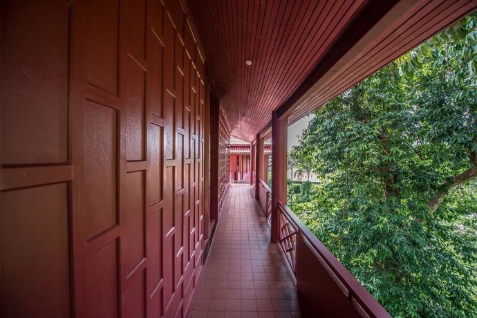 Imagen de los interiores del Hotel Chada Thai Village. Foto 13