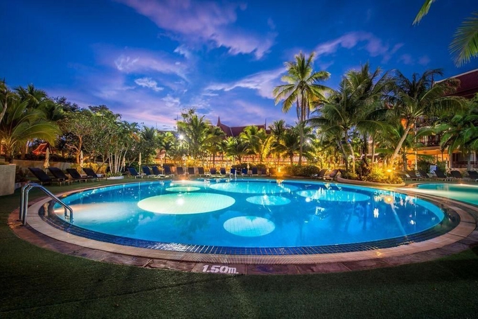 Imagen de la piscina del Hotel Chada Thai Village. Foto 14