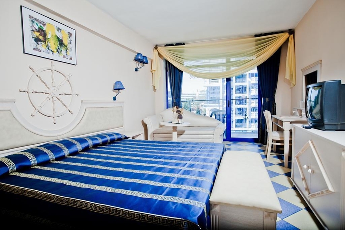 Imagen general del Hotel Chaika Beach Resort. Foto 7