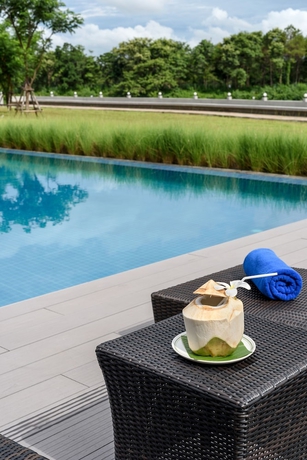 Imagen de la piscina del Hotel Chainarai Riverside. Foto 19