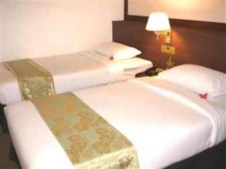 Imagen de la habitación del Hotel Chainat Thani. Foto 11