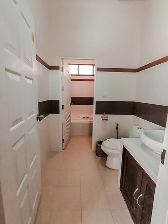 Imagen de la habitación del Hotel Chaithalay Khanom Resort. Foto 15