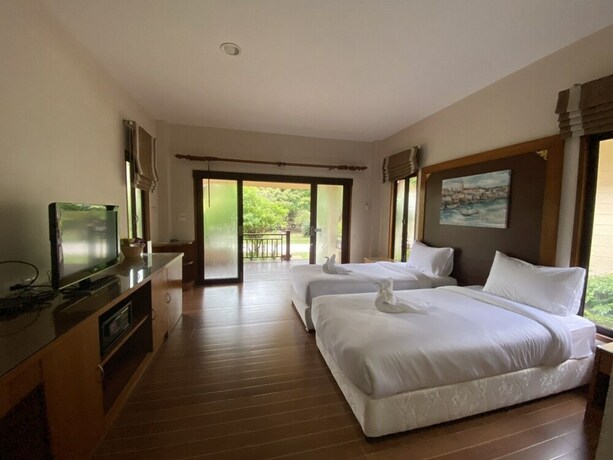 Imagen de la habitación del Hotel Chaithalay Khanom Resort. Foto 33