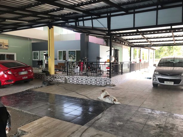 Imagen de los interiores del Hotel Chaiyai River Front. Foto 16