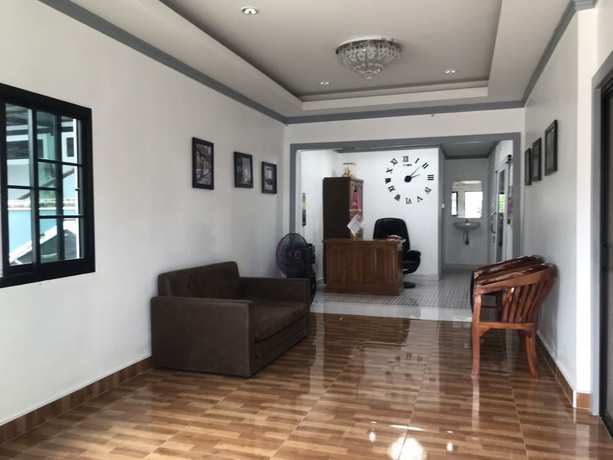 Imagen de los interiores del Hotel Chaiyai River Front. Foto 19