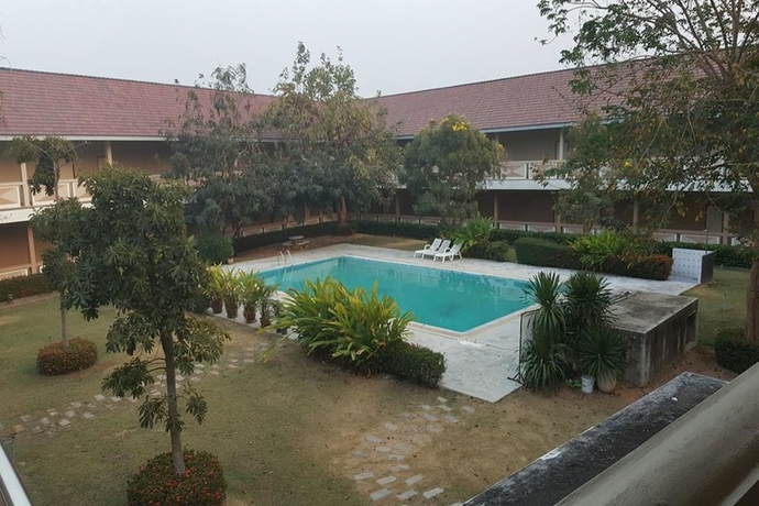 Imagen de la piscina del Hotel Chaiyaphum Park Hotel. Foto 17