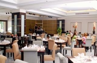 Imagen del bar/restaurante del Hotel Chakungrao Riverview Kamphaeng Phet. Foto 6