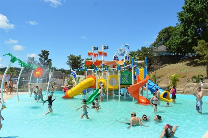 Imagen de la piscina del Hotel Chal&eacute;s Do Thermas &Aacute;guas De Lindoia. Foto 11