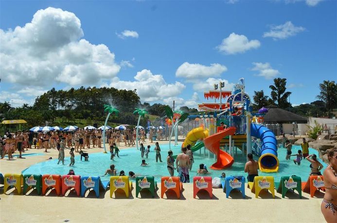 Imagen de la piscina del Hotel Chal&eacute;s Do Thermas &Aacute;guas De Lindoia. Foto 12
