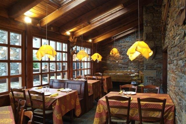 Imagen del bar/restaurante del Hotel Chalet Bassibe. Foto 2