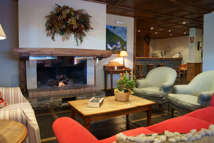 Imagen de los interiores del Hotel Chalet Bassibe. Foto 7
