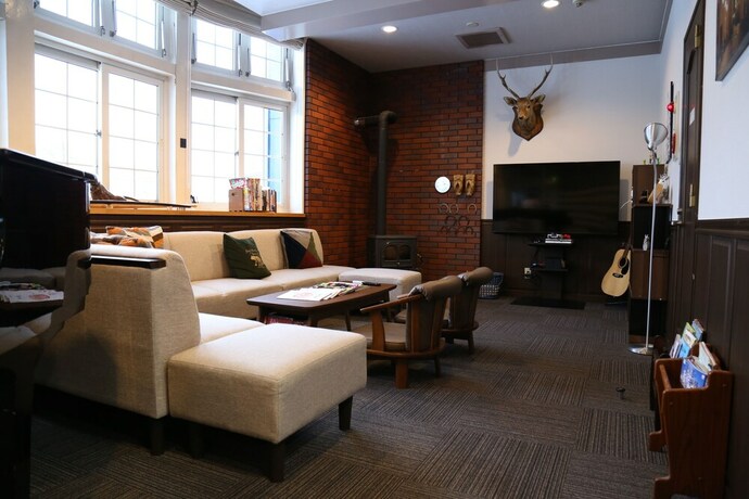 Imagen de los interiores del Hotel Chalet Burlap Furanui. Foto 31