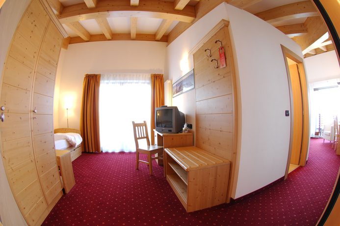 Imagen de la habitación del Hotel Chalet Caminetto. Foto 13