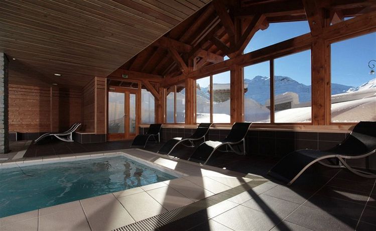 Imagen de la piscina del Hotel Chalet Du Mont Vallon Spa Resort. Foto 28