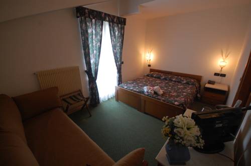Imagen de la habitación del Hotel Chalet Fiocco Di Neve. Foto 9