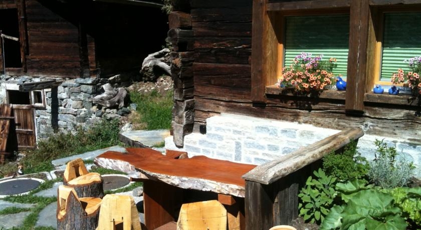 Imagen de los exteriores del Hotel Chalet Gadi. Foto 4