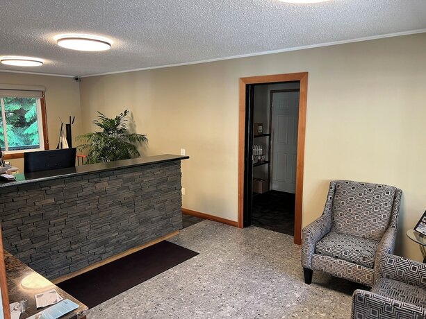 Imagen general del Hotel Chalet Inn, Kitimat. Foto 2