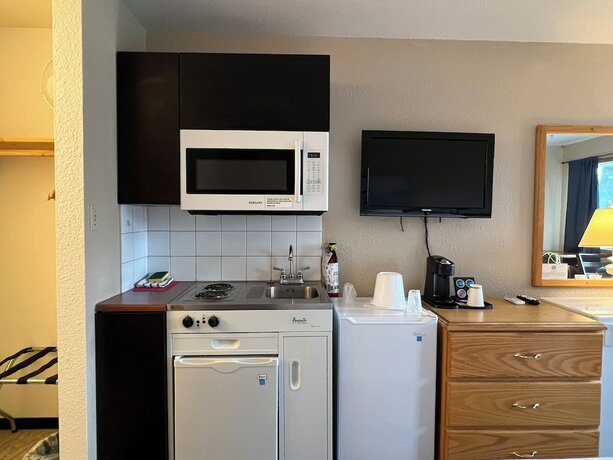 Imagen general del Hotel Chalet Inn, Kitimat. Foto 5