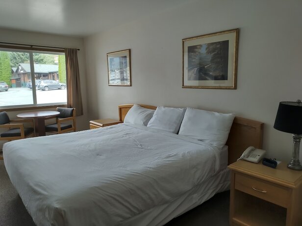Imagen de la habitación del Hotel Chalet Inn, Kitimat. Foto 10