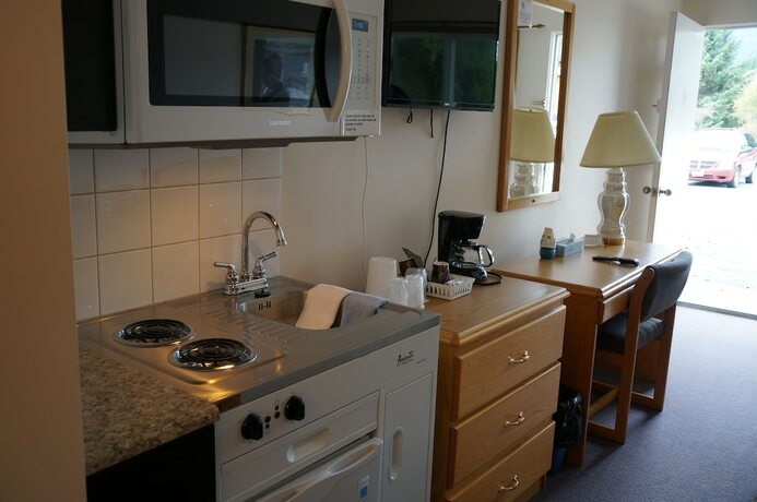 Imagen de la habitación del Hotel Chalet Inn, Kitimat. Foto 17