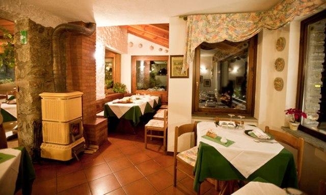 Imagen del bar/restaurante del Hotel Chalet Joli. Foto 2