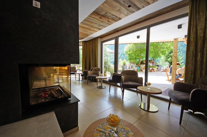 Imagen de los interiores del Hotel Chalet La Palsa. Foto 19