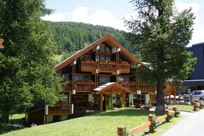 Imagen del bar/restaurante del Hotel Chalet L'ecureuil. Foto 4