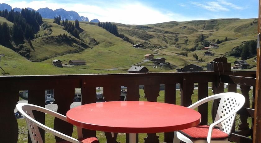 Imagen de los exteriores del Hotel Chalet Les Rhodos 7. Foto 6