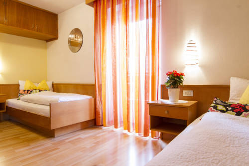 Imagen de la habitación del Hotel Chalet Madrisa. Foto 7