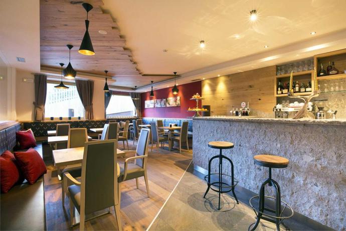 Imagen del bar/restaurante del Hotel Chalet Marcora. Foto 2
